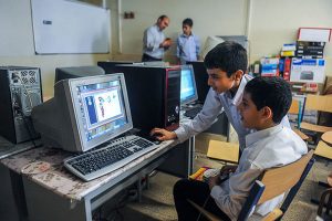 پروژه بررسي ارتباط بين استفاده دانش آموزان از كامپيوتر و عملكرد آنها در مدرسه